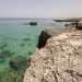 Il mare per tutta un tratto diventa cristallino e assume tinte fiabesche, che vanno dal verde allazzurro